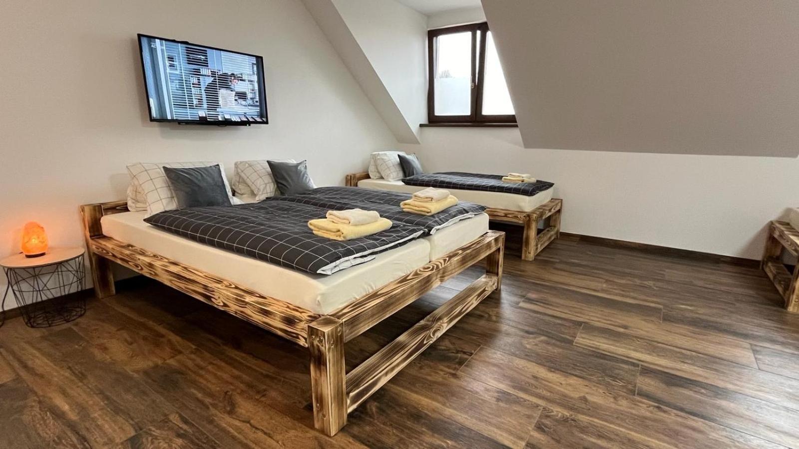 Apartman Kuga Mikulov Exteriér fotografie