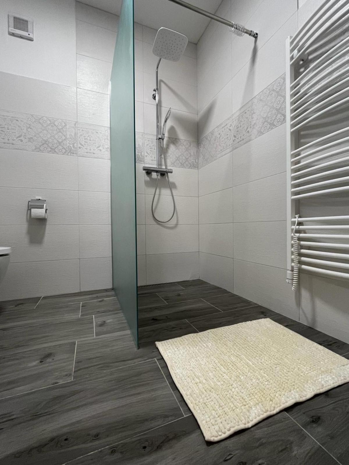 Apartman Kuga Mikulov Exteriér fotografie